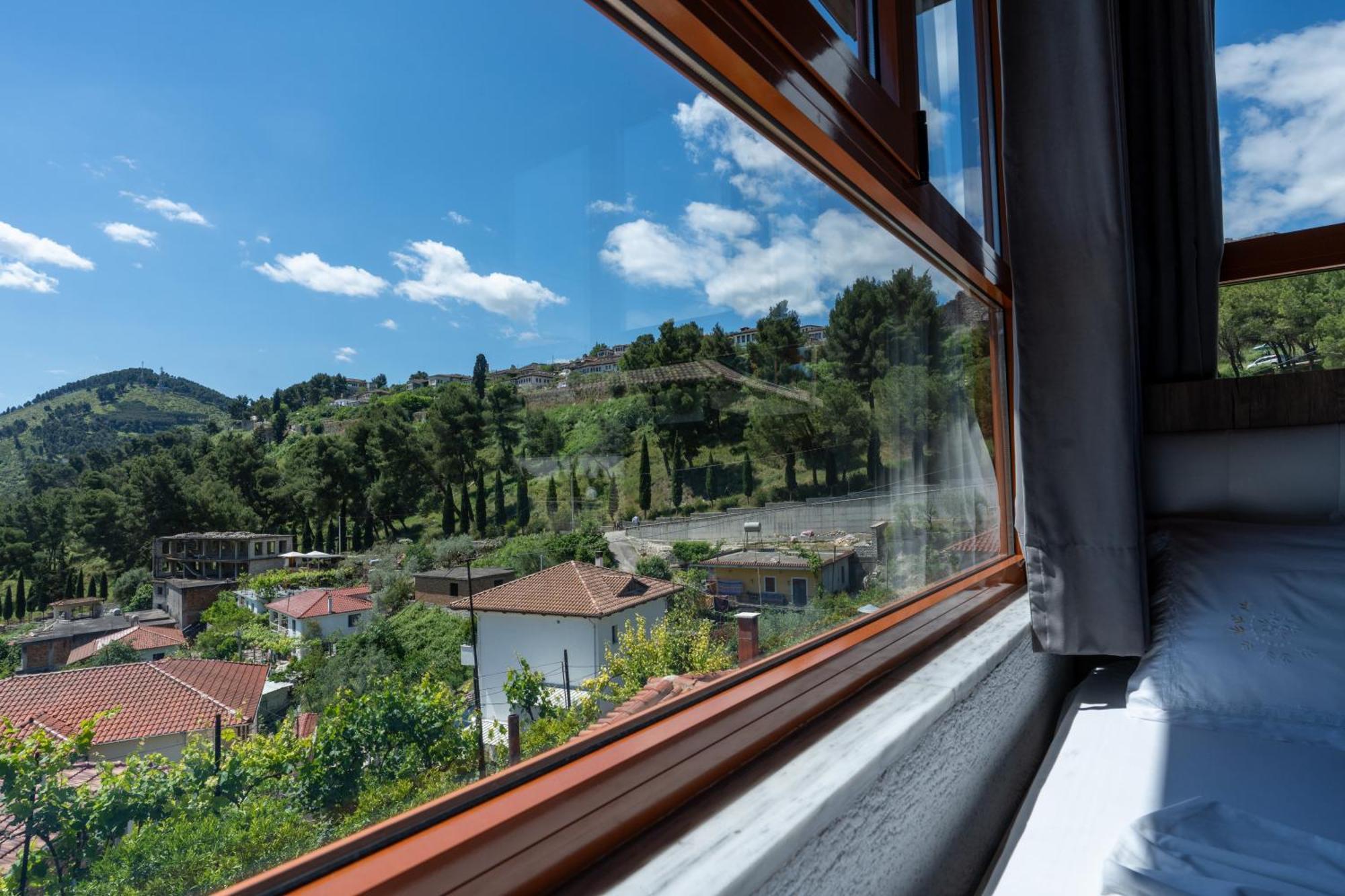 Guesthouse Emiljano Berat Ngoại thất bức ảnh