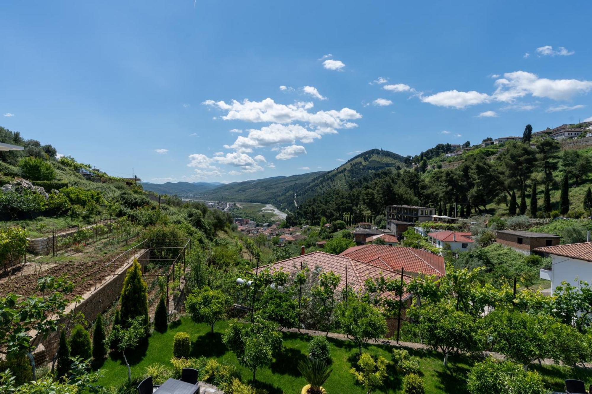 Guesthouse Emiljano Berat Ngoại thất bức ảnh