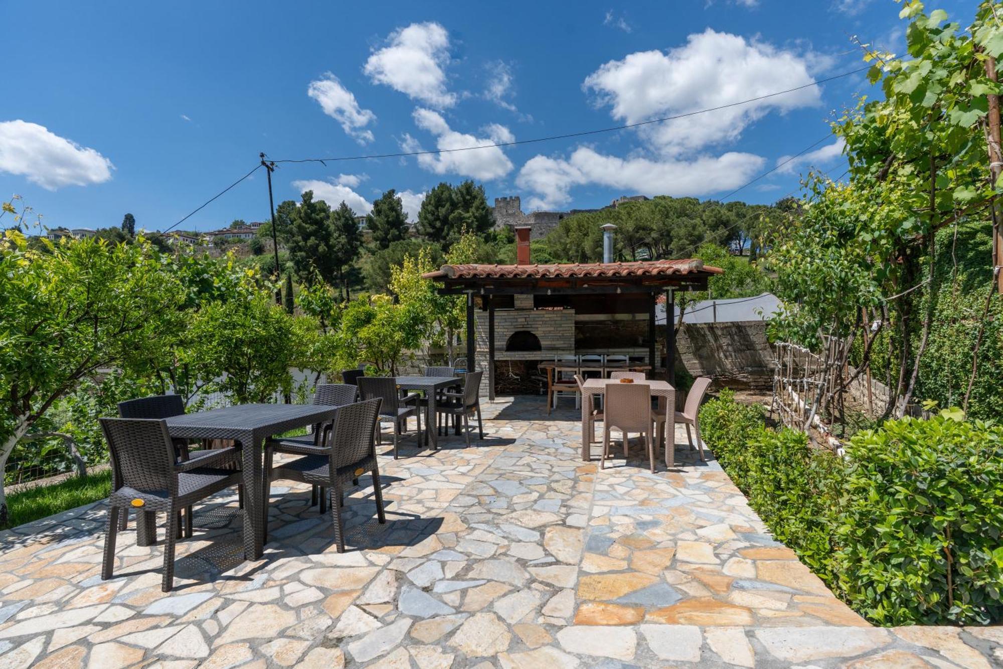 Guesthouse Emiljano Berat Ngoại thất bức ảnh